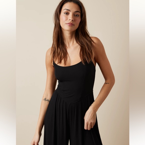 🎀NEW~AE Soft & Sexy Jumpsuit SIZE M - Picture 4 of 7